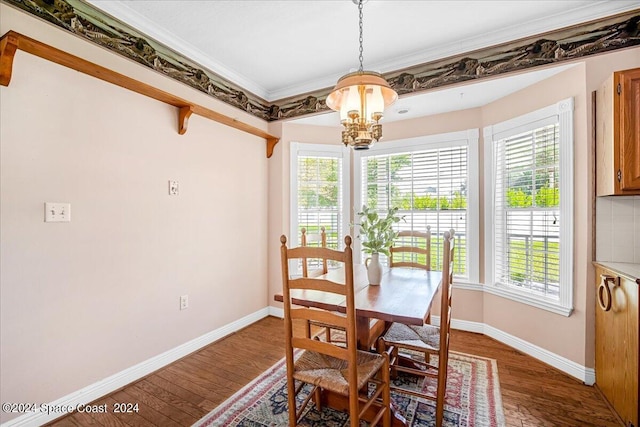 dining area featuring hardwood / wood-style floors, a wealth of natural light, and crown molding