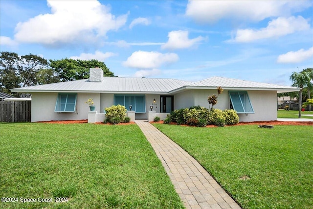 ranch-style house featuring a front yard