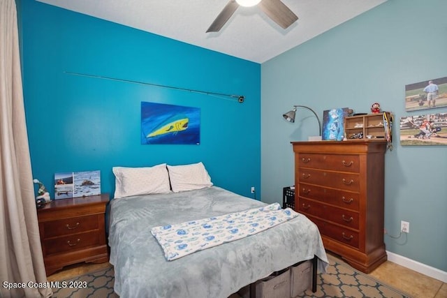 bedroom with baseboards and a ceiling fan