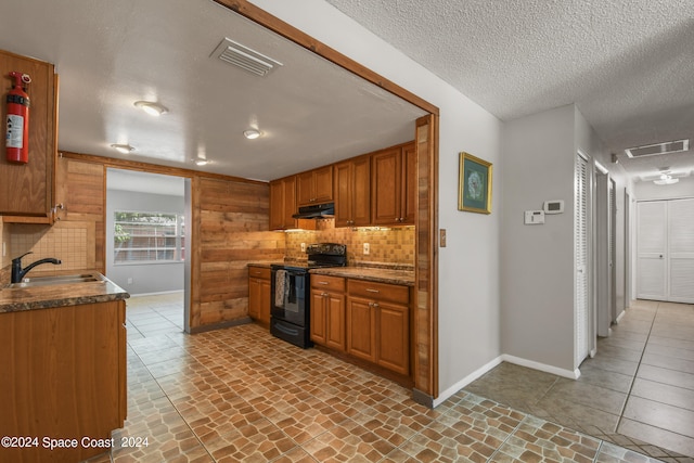 kitchen featuring sink, tasteful backsplash, black electric range oven, and a textured ceiling