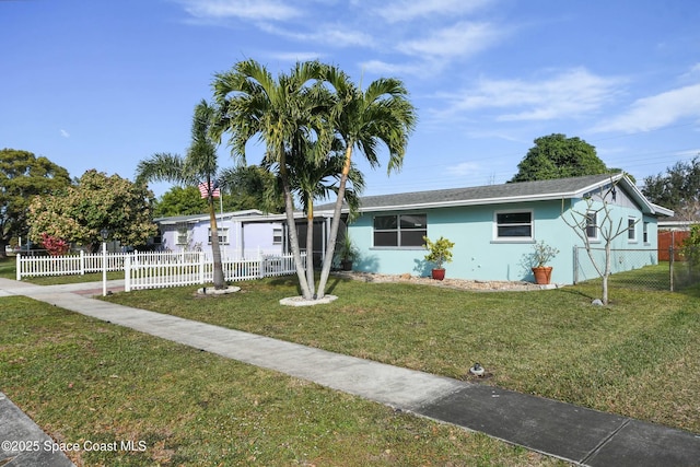 ranch-style house featuring a front lawn