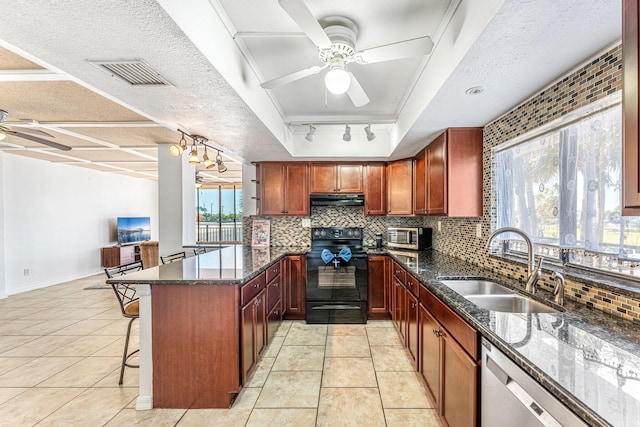 kitchen with ceiling fan with notable chandelier, a textured ceiling, electric range, and rail lighting