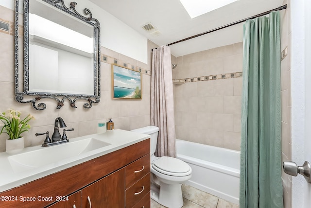 full bathroom featuring tile walls, shower / bathtub combination with curtain, backsplash, vanity, and toilet