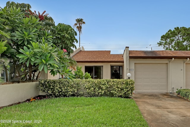 view of front facade with a garage and a front yard