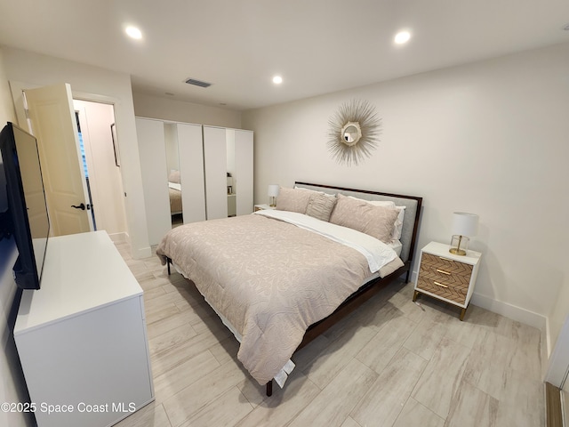 bedroom with wood tiled floor, visible vents, baseboards, and recessed lighting