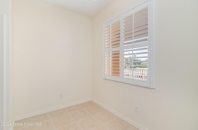 spare room featuring light tile patterned floors