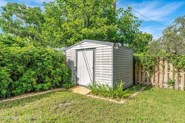 view of outdoor structure with a yard