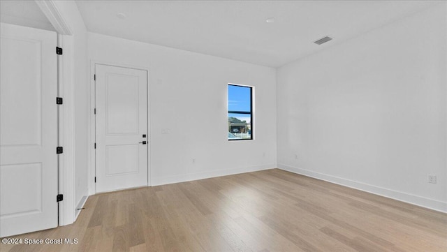 unfurnished room with light hardwood / wood-style floors