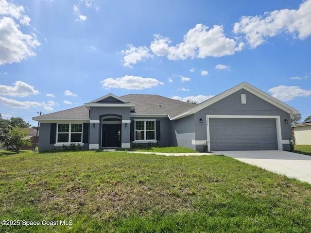 view of front of house featuring stucco siding, roof with shingles, a front lawn, a garage, and driveway
