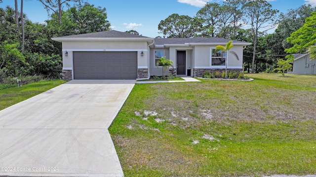 view of front of home featuring a front yard and a garage