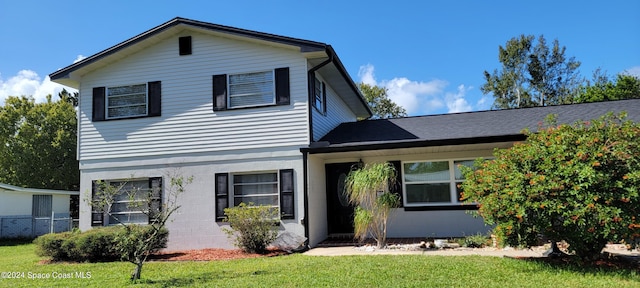 front of property with a front lawn