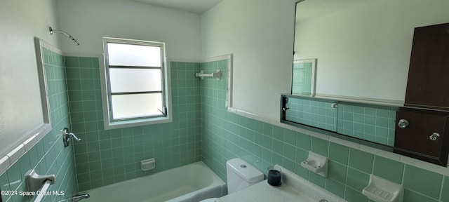 bathroom featuring tile walls and tiled shower / bath