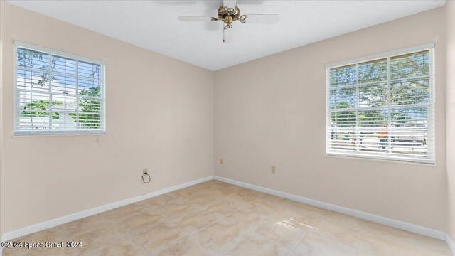 empty room featuring ceiling fan