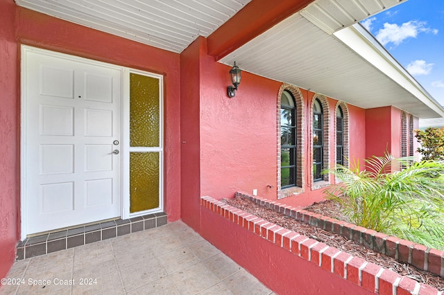 doorway to property with covered porch