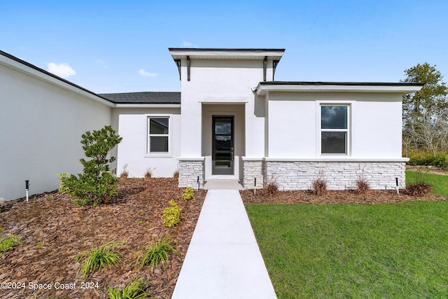 view of front of home with a front yard