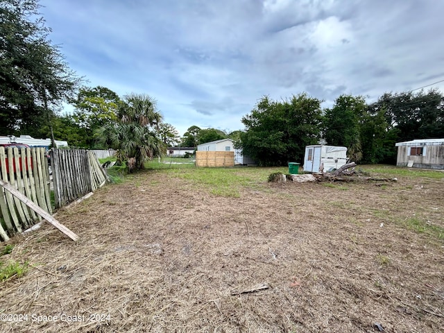 view of yard with a shed