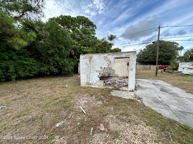 view of outdoor structure