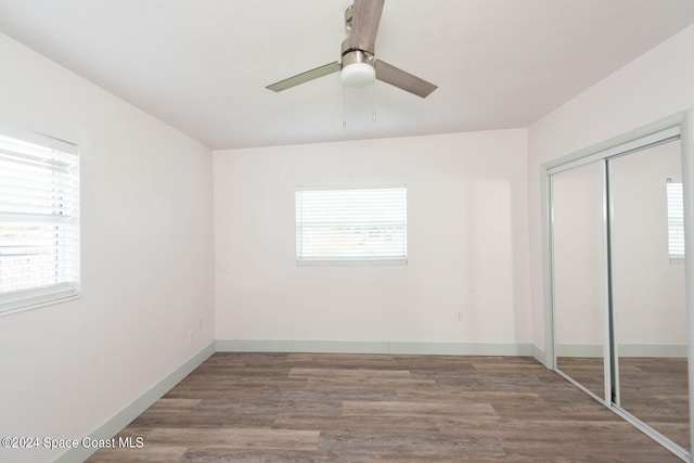 unfurnished room featuring ceiling fan, a wealth of natural light, and hardwood / wood-style floors