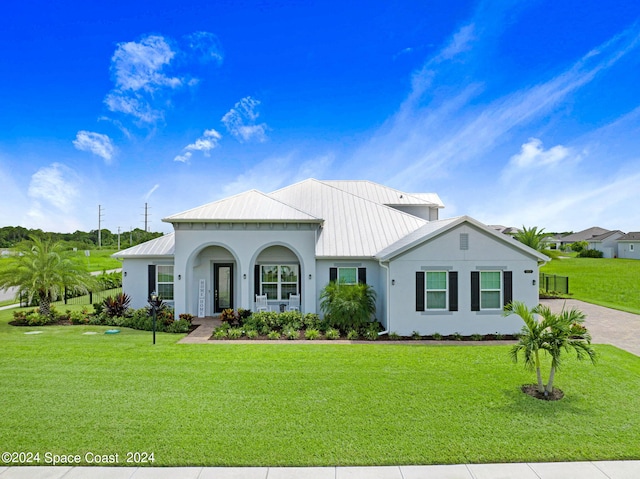 view of front facade with a front yard