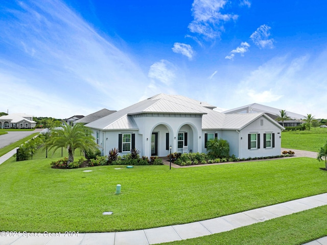 view of front of house featuring a front yard