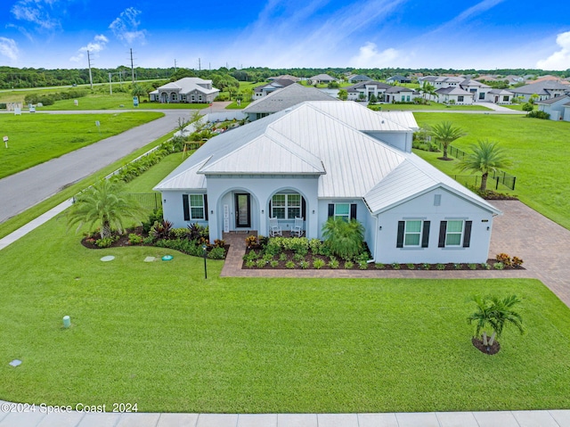 view of front of property featuring a front yard and a porch