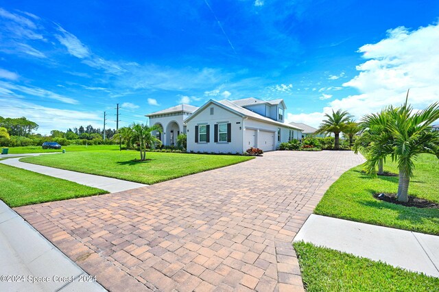 view of front of house featuring a front yard