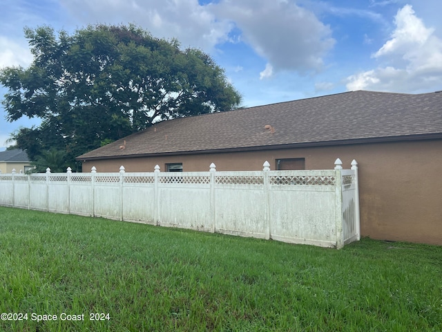 view of side of property featuring a yard