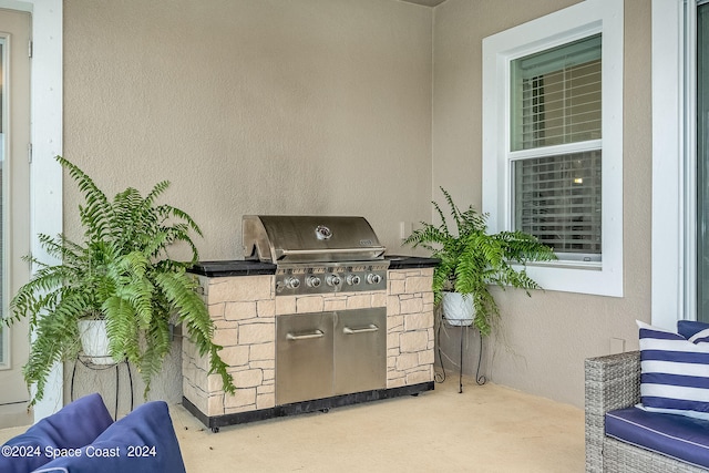 view of patio / terrace with area for grilling and grilling area