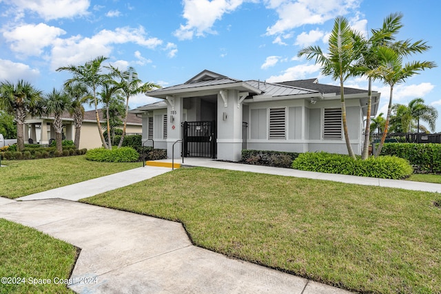 view of front of house with a front yard