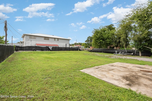 view of yard with a patio area