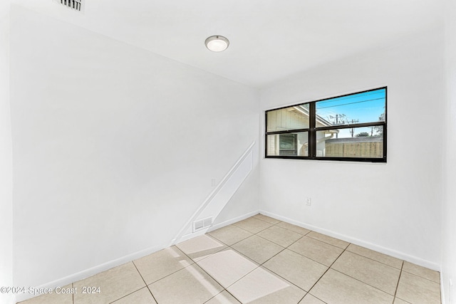 empty room featuring light tile patterned floors