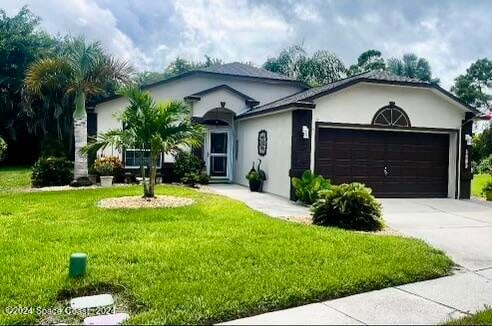 view of front facade featuring a garage and a front lawn