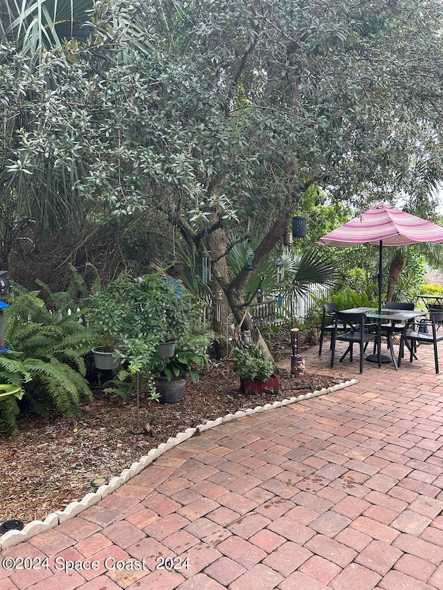 view of property's community featuring a patio