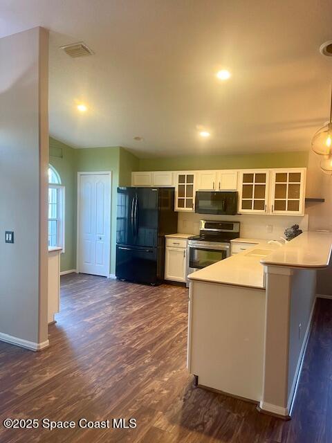 kitchen featuring kitchen peninsula, dark hardwood / wood-style flooring, sink, black appliances, and white cabinets