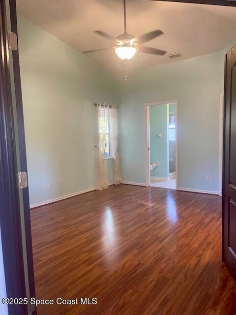 empty room featuring dark hardwood / wood-style floors and ceiling fan