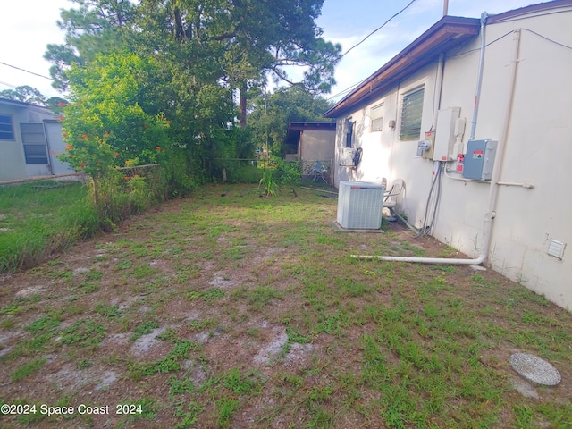 view of yard with central AC unit