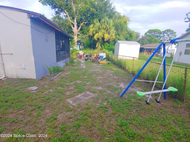 view of yard featuring a storage shed