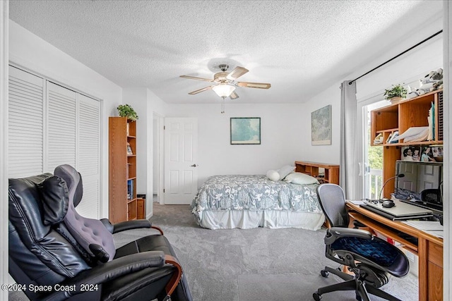 bedroom with a textured ceiling, carpet, ceiling fan, and a closet