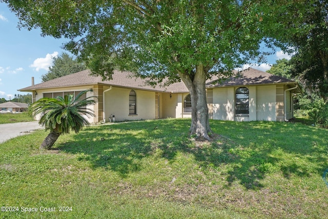 ranch-style home featuring a front yard