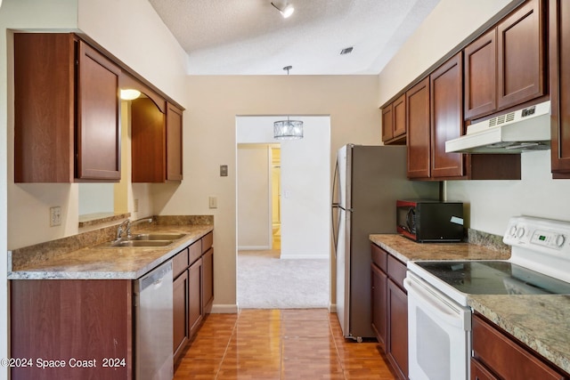 kitchen featuring white electric range oven, a textured ceiling, an inviting chandelier, stainless steel dishwasher, and sink