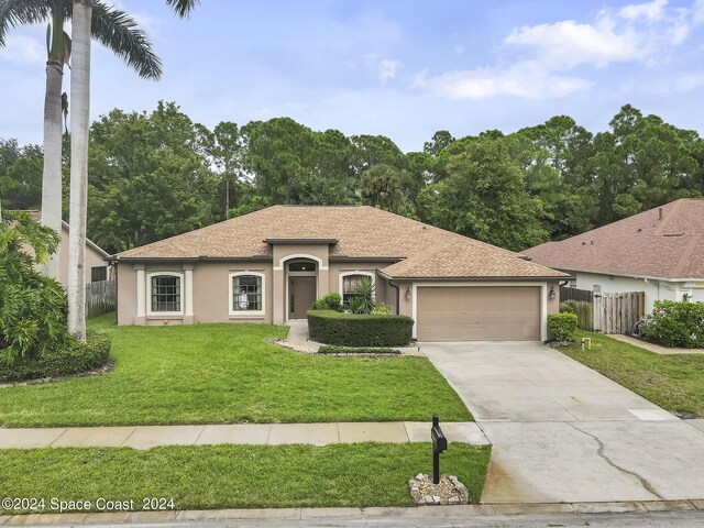 view of front of house featuring a front yard and a garage