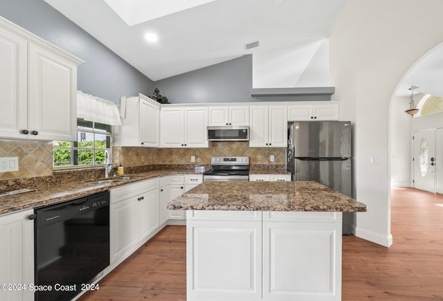 kitchen featuring stainless steel appliances, light wood-type flooring, and a kitchen island