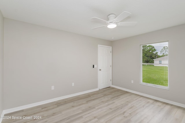 unfurnished room with light wood-type flooring and ceiling fan