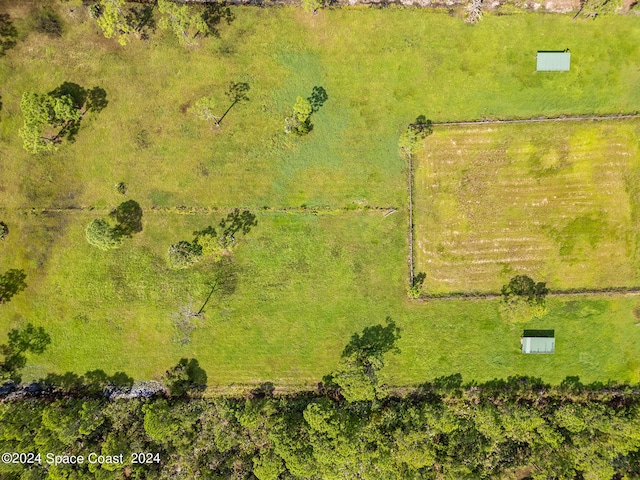 birds eye view of property featuring a rural view