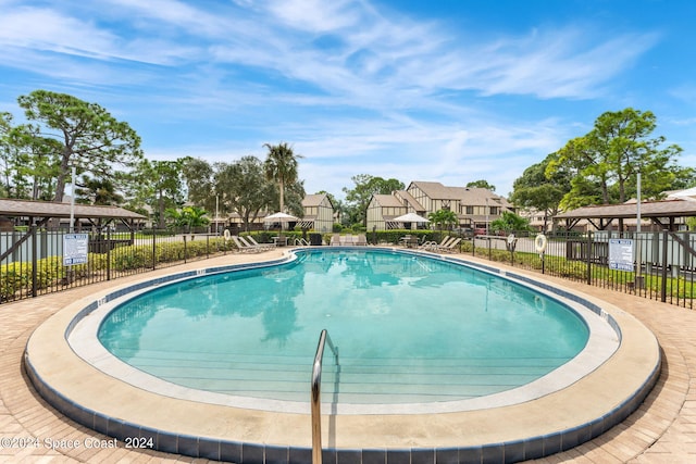 view of swimming pool