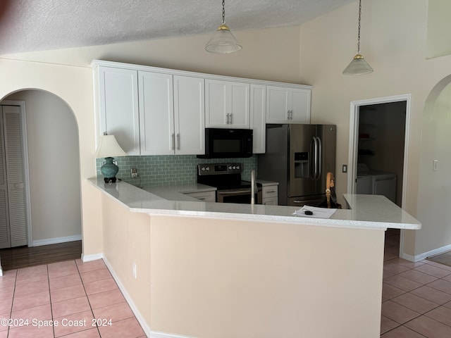 kitchen with white cabinets, kitchen peninsula, appliances with stainless steel finishes, and independent washer and dryer