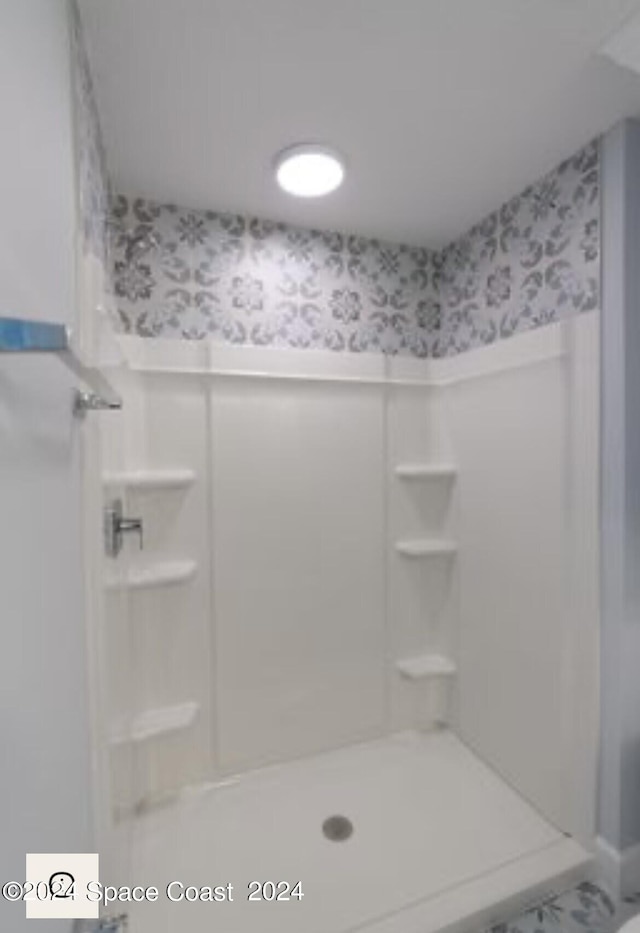 bathroom featuring a shower