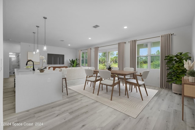 dining area featuring light wood-type flooring, recessed lighting, and visible vents