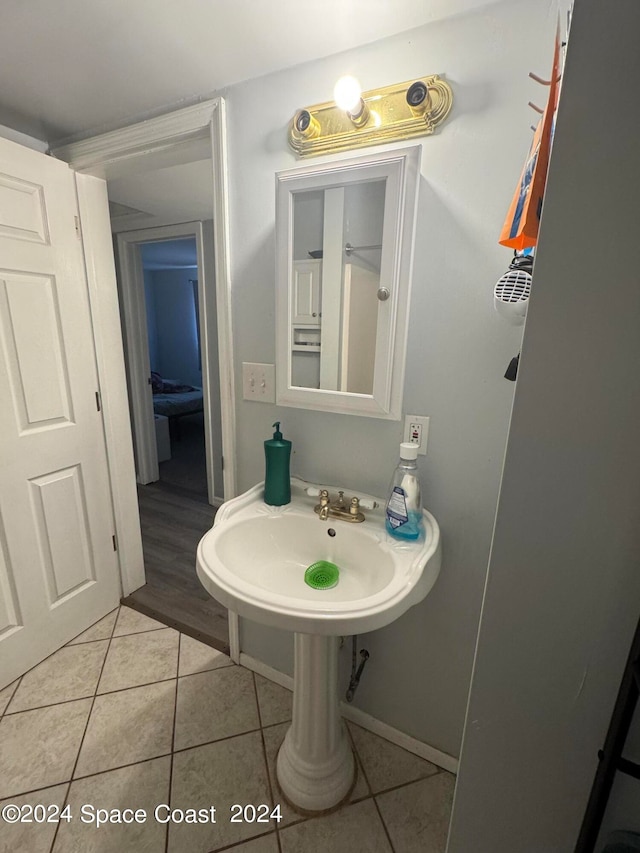 bathroom featuring sink and tile patterned floors