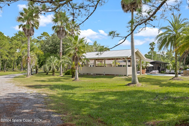 view of front of property with a front lawn